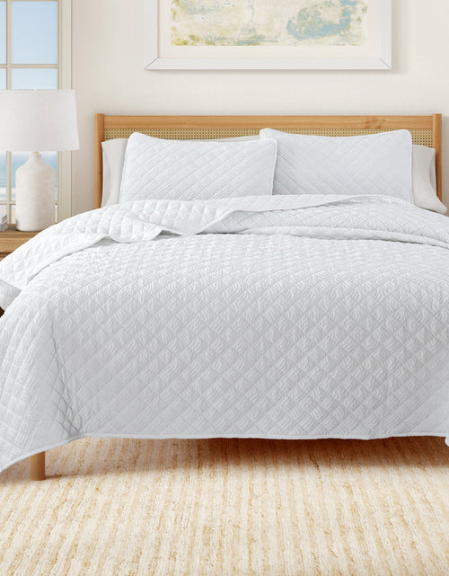 Load image into Gallery viewer, Diamond Embossed Quilt Set - Diamond Microsculpt Collection

