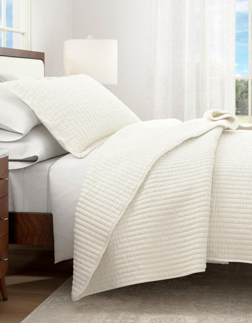 Load image into Gallery viewer, Solid Quilt - Alicia Collection
