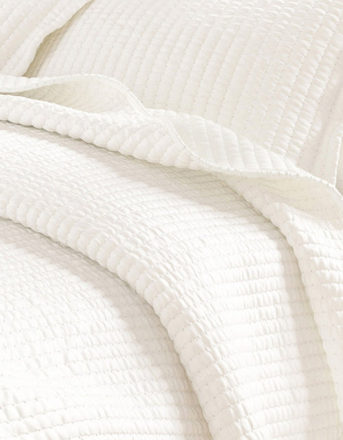 Load image into Gallery viewer, Solid Quilt - Alicia Collection
