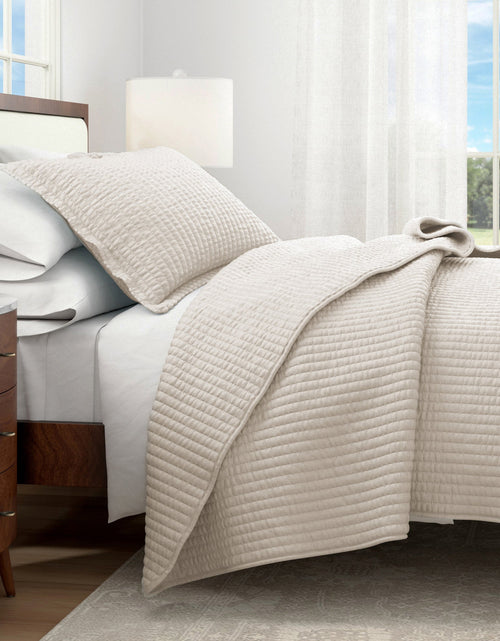 Load image into Gallery viewer, Solid Quilt - Alicia Collection
