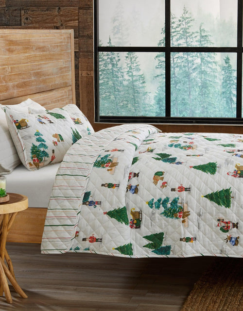 Load image into Gallery viewer, Christmas Quilt - Mittens Collection
