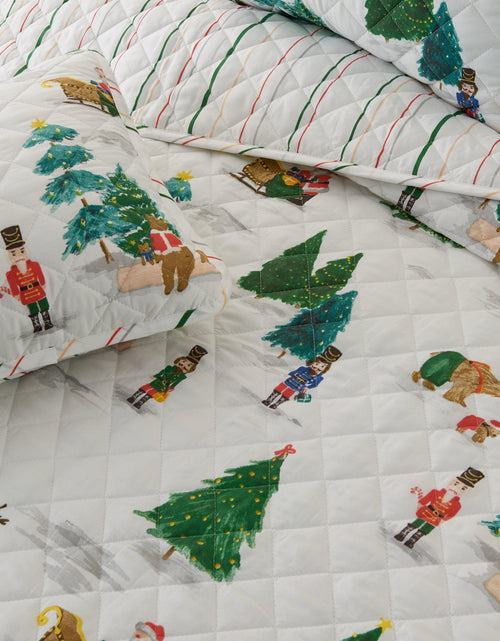 Load image into Gallery viewer, Christmas Quilt - Mittens Collection

