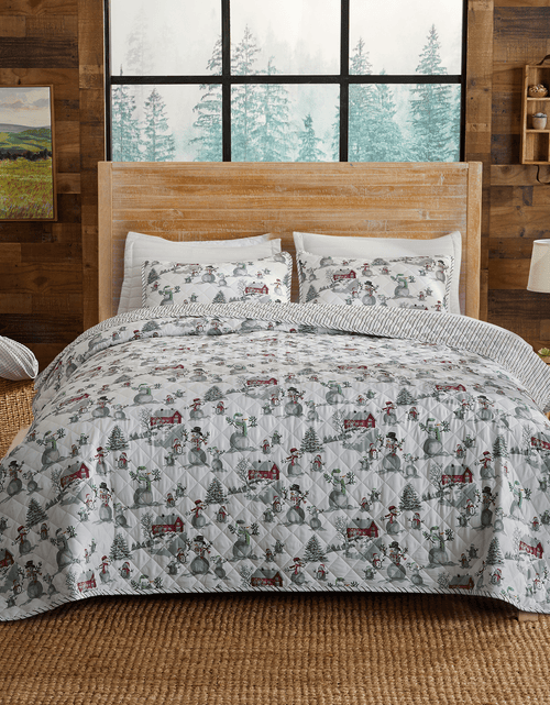 Load image into Gallery viewer, Holiday Printed Quilt - Alfie Collection
