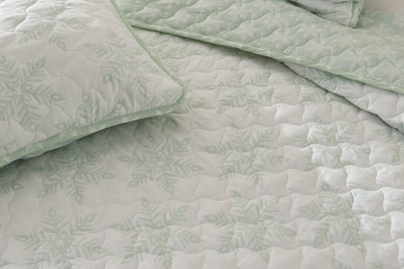 Large Snowflake Quilt - Noemi Collection