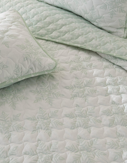 Load image into Gallery viewer, Large Snowflake Quilt - Noemi Collection
