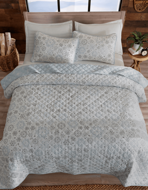 Load image into Gallery viewer, Snowflake Quilt - Nova Collection
