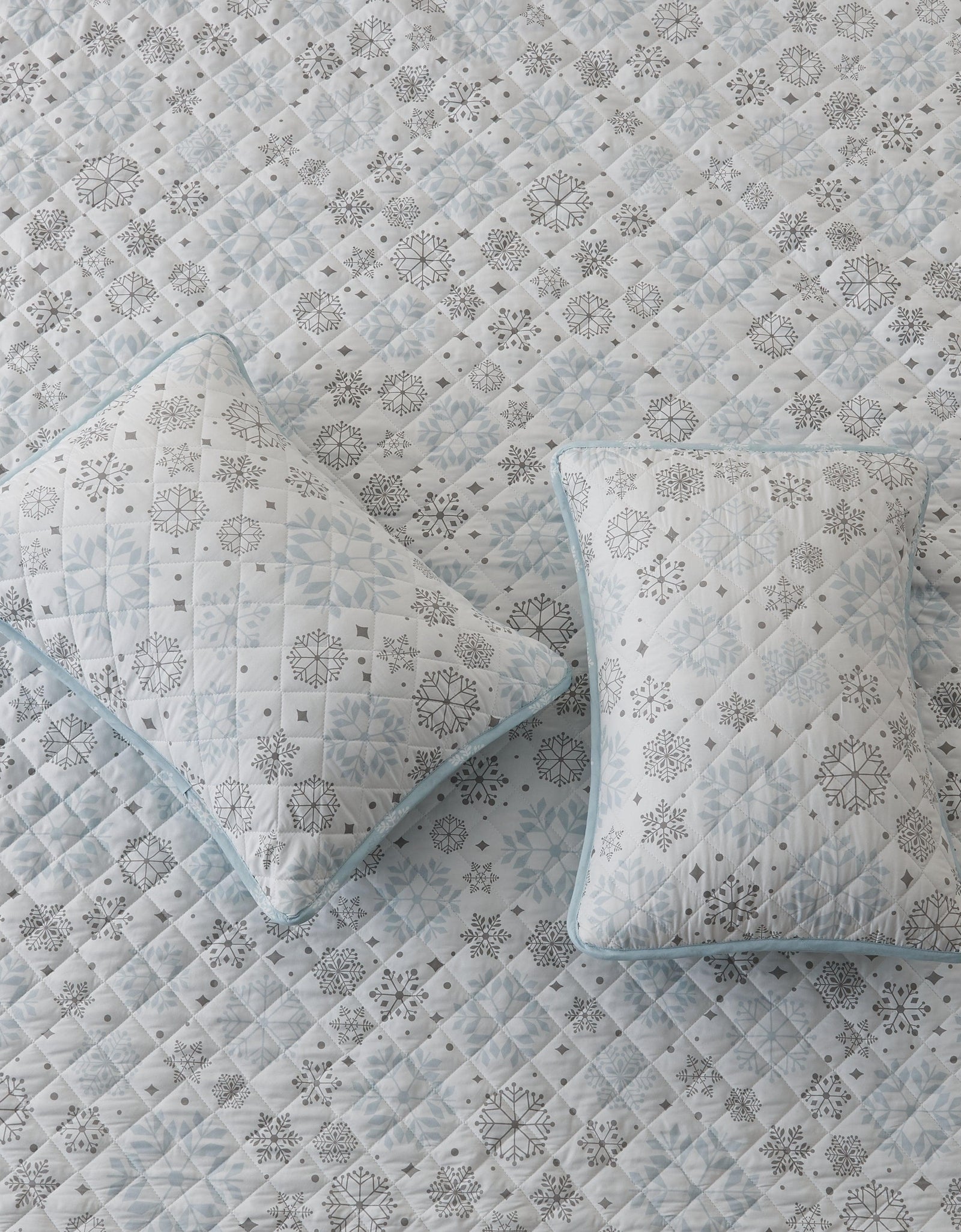 Snowflake Quilt - Nova Collection