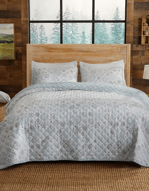 Load image into Gallery viewer, Snowflake Quilt - Nova Collection
