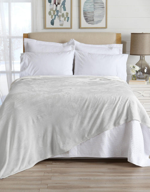 Load image into Gallery viewer, Velvet Plush Blanket - Avianna Collection
