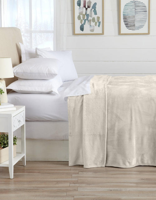 Load image into Gallery viewer, Velvet Plush Blanket - Avianna Collection
