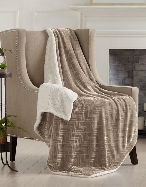 Load image into Gallery viewer, Velvet Plush Sherpa Luxury Bed Blanket - Cielo Collection
