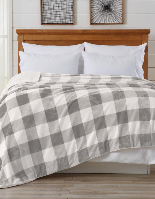 Load image into Gallery viewer, Velvet Plush Sherpa Luxury Bed Blanket - Cielo Collection
