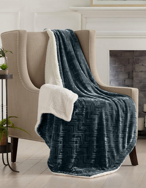 Load image into Gallery viewer, Velvet Plush Sherpa Luxury Bed Blanket - Cielo Collection
