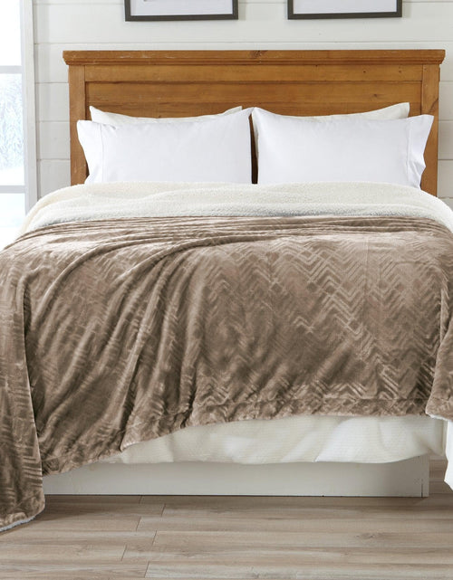 Load image into Gallery viewer, Velvet Plush Sherpa Luxury Bed Blanket - Cielo Collection

