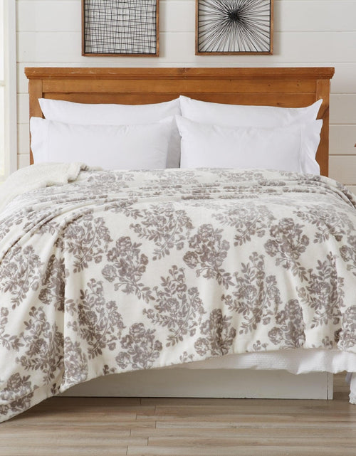 Load image into Gallery viewer, Velvet Plush Sherpa Luxury Bed Blanket - Cielo Collection
