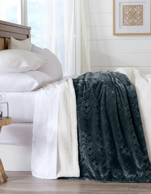 Load image into Gallery viewer, Velvet Plush Sherpa Luxury Bed Blanket - Cielo Collection
