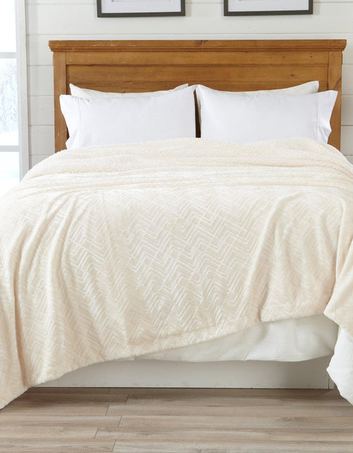 Load image into Gallery viewer, Velvet Plush Sherpa Luxury Bed Blanket - Cielo Collection
