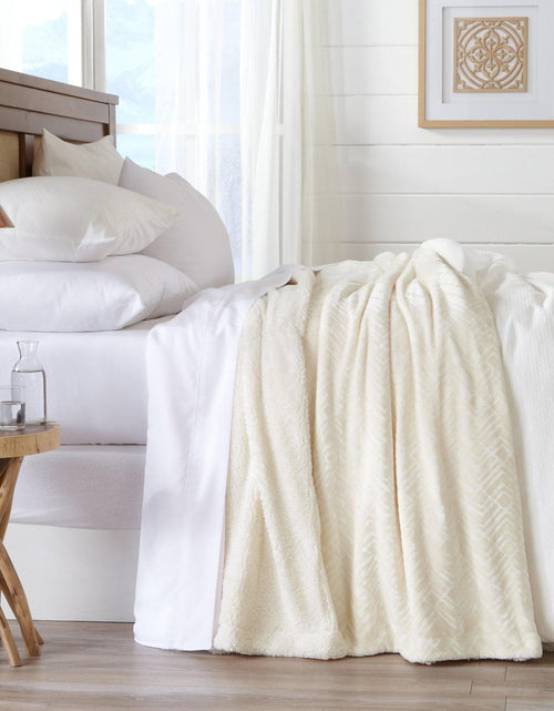 Load image into Gallery viewer, Velvet Plush Sherpa Luxury Bed Blanket - Cielo Collection
