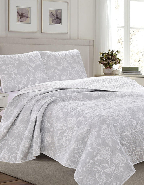 Load image into Gallery viewer, Floral Quilt - Emma Collection
