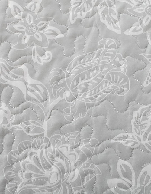 Load image into Gallery viewer, Floral Quilt - Emma Collection
