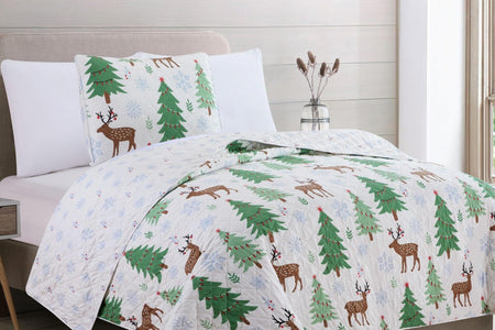 Holiday Quilt - Holly Collection