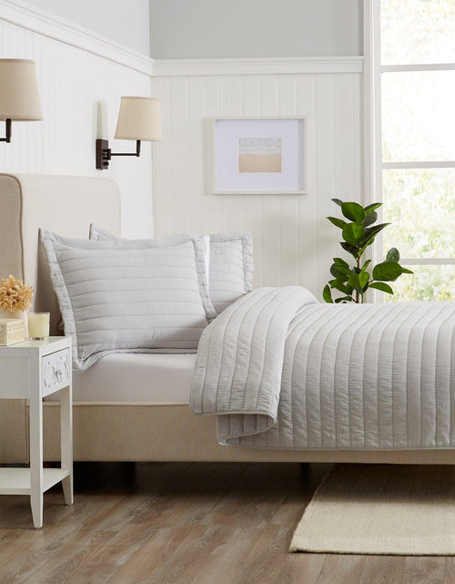 Load image into Gallery viewer, Solid Striped Quilt - Virginia Collection
