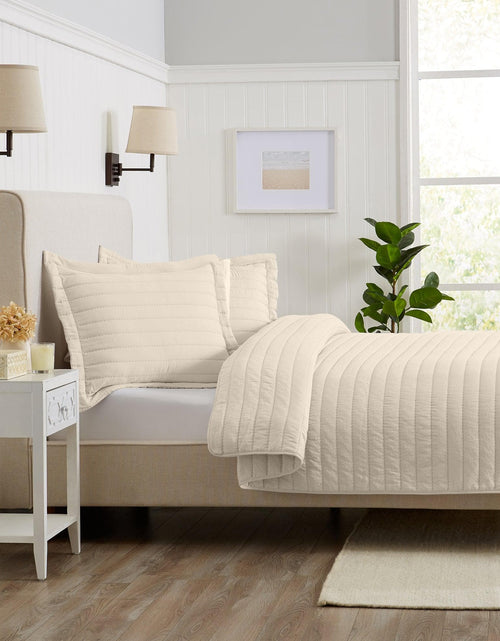 Load image into Gallery viewer, Solid Striped Quilt - Virginia Collection
