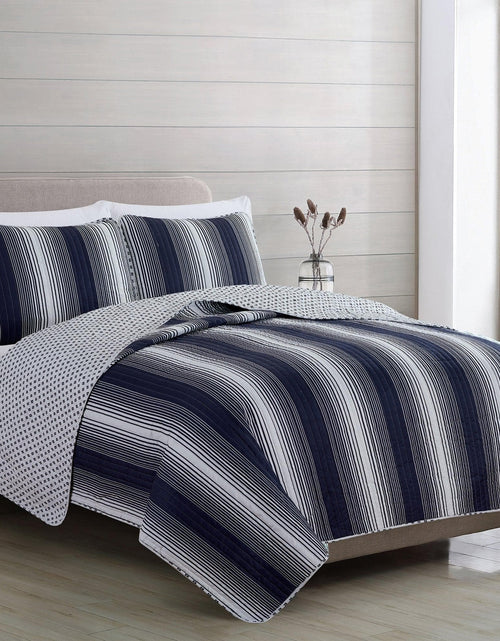 Load image into Gallery viewer, Everette Collection Ombre Striped Quilt Set
