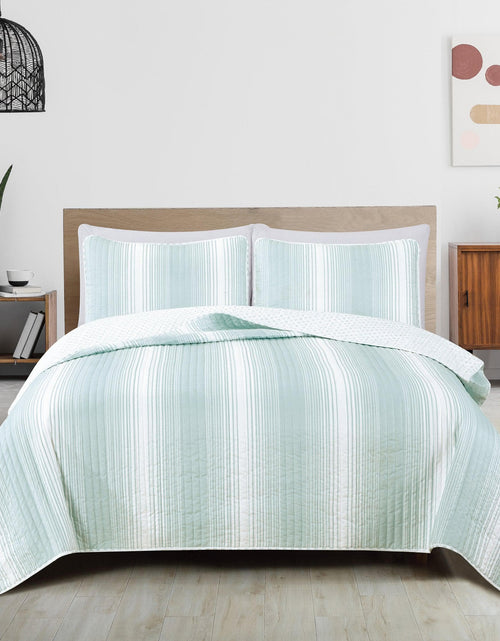 Load image into Gallery viewer, Everette Collection Ombre Striped Quilt Set
