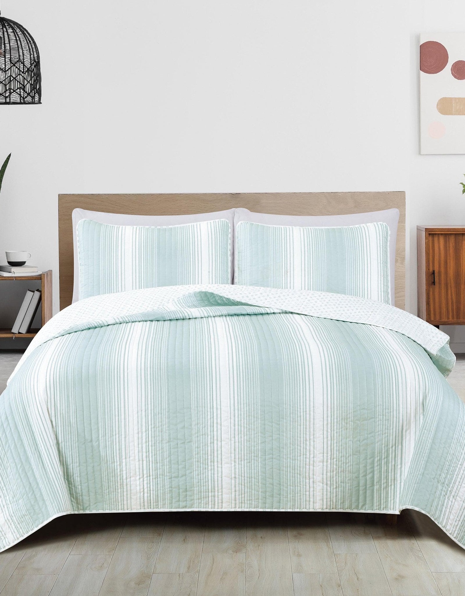 Everette Collection Ombre Striped Quilt Set