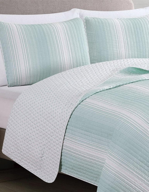 Load image into Gallery viewer, Everette Collection Ombre Striped Quilt Set
