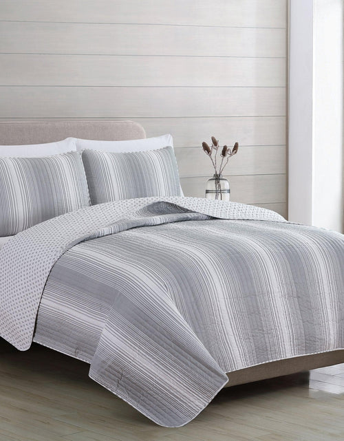 Load image into Gallery viewer, Everette Collection Ombre Striped Quilt Set
