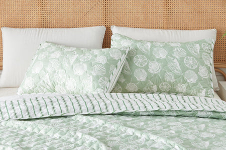 Green Seashell Quilt - Emerald Bay