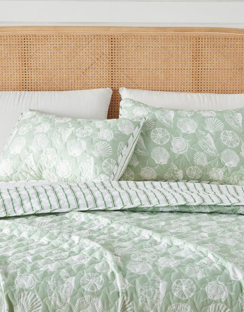 Load image into Gallery viewer, Green Seashell Quilt - Emerald Bay

