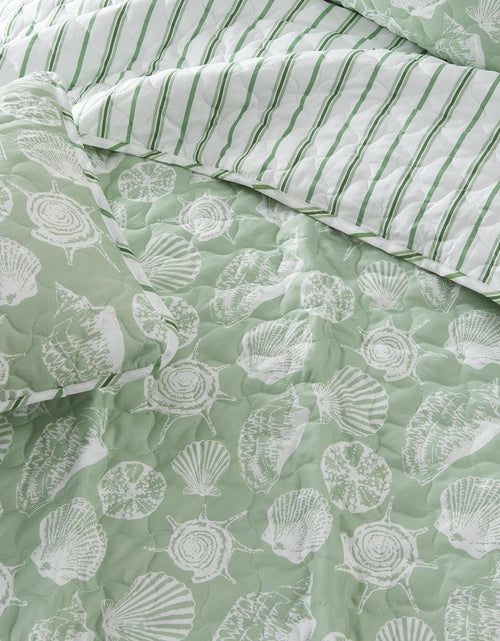 Load image into Gallery viewer, Green Seashell Quilt - Emerald Bay
