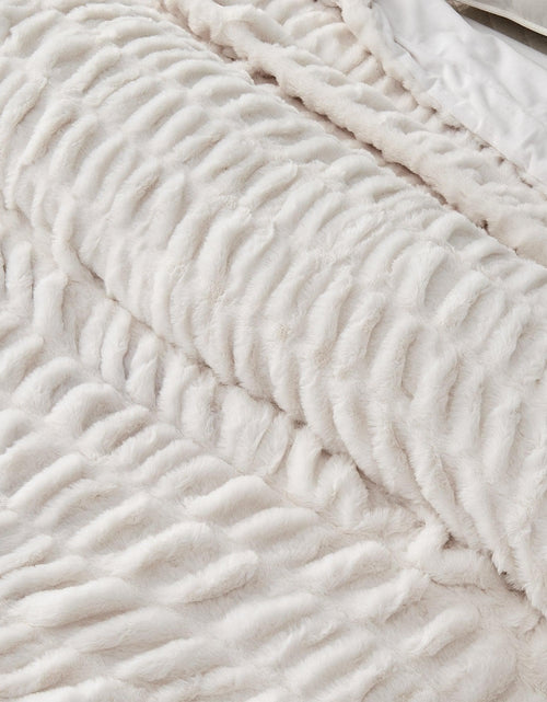 Load image into Gallery viewer, Ruched Faux Fur Throw Blanket - Alondra Collection
