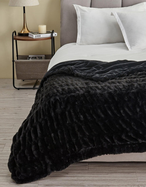 Load image into Gallery viewer, Ruched Faux Fur Throw Blanket - Alondra Collection
