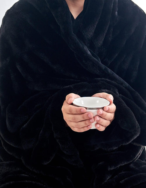 Load image into Gallery viewer, Ruched Faux Fur Throw Blanket - Alondra Collection
