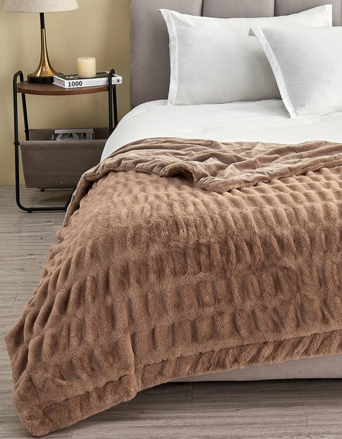 Load image into Gallery viewer, Ruched Faux Fur Throw Blanket - Alondra Collection

