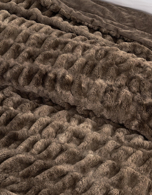 Load image into Gallery viewer, Ruched Faux Fur Throw Blanket - Alondra Collection
