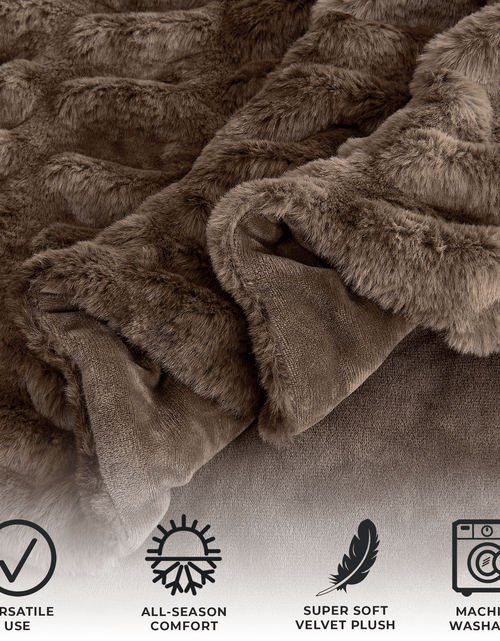 Load image into Gallery viewer, Ruched Faux Fur Throw Blanket - Alondra Collection
