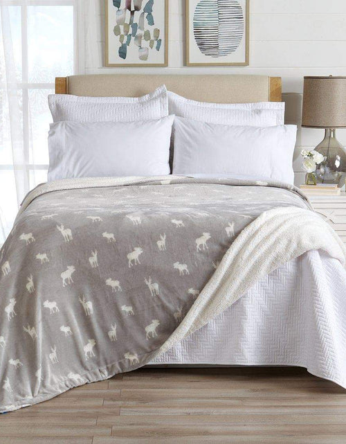 Load image into Gallery viewer, Velvet Plush Sherpa Luxury Bed Blanket - Kinsley Collection
