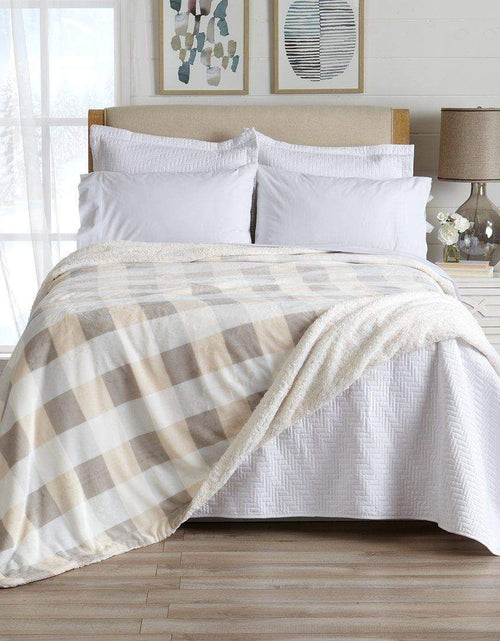 Load image into Gallery viewer, Velvet Plush Sherpa Luxury Bed Blanket - Kinsley Collection
