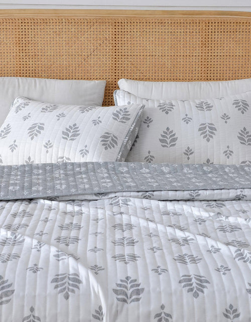 Load image into Gallery viewer, French Floral Quilt - Colette Collection
