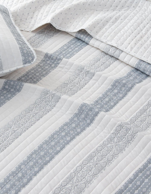 Load image into Gallery viewer, Stripe Quilt - Adele Collection
