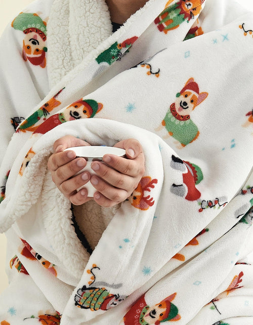 Load image into Gallery viewer, Holiday Sherpa Throw - Esmay Collection
