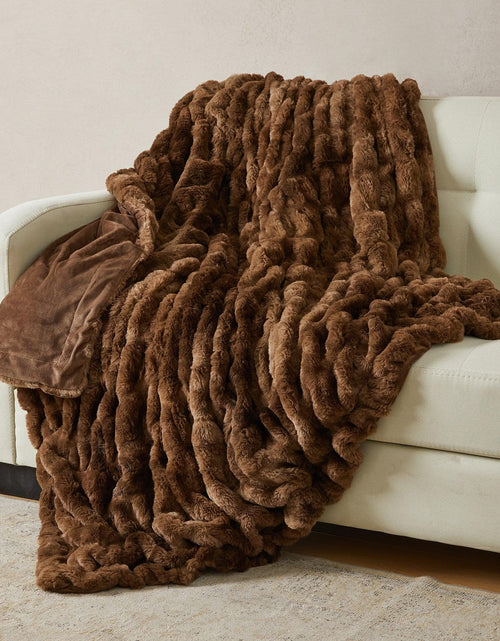 Load image into Gallery viewer, Ruched Faux Fur Throw Blanket - Alondra Collection
