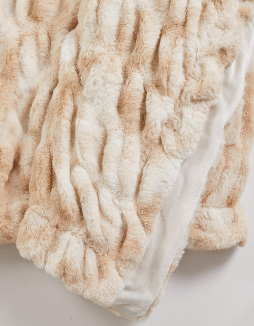 Load image into Gallery viewer, Ruched Faux Fur Throw Blanket - Alondra Collection
