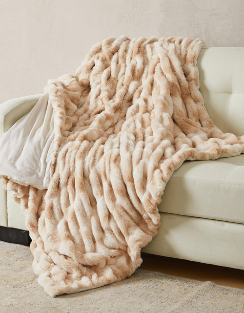 Load image into Gallery viewer, Ruched Faux Fur Throw Blanket - Alondra Collection
