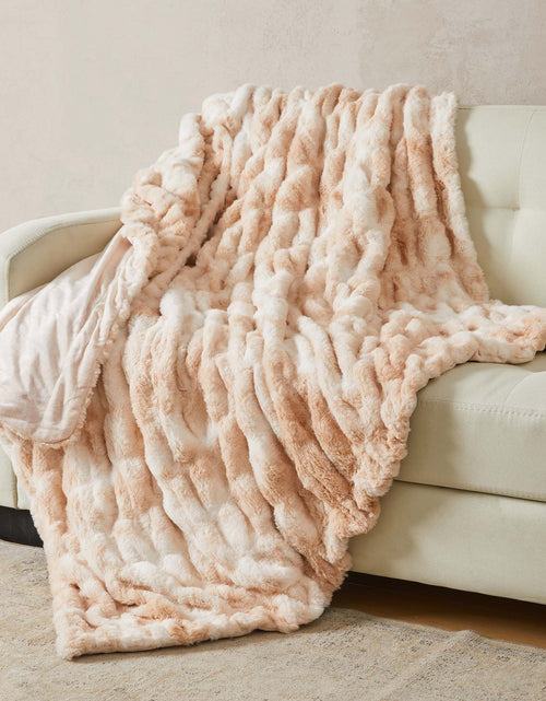 Load image into Gallery viewer, Ruched Faux Fur Throw Blanket - Alondra Collection
